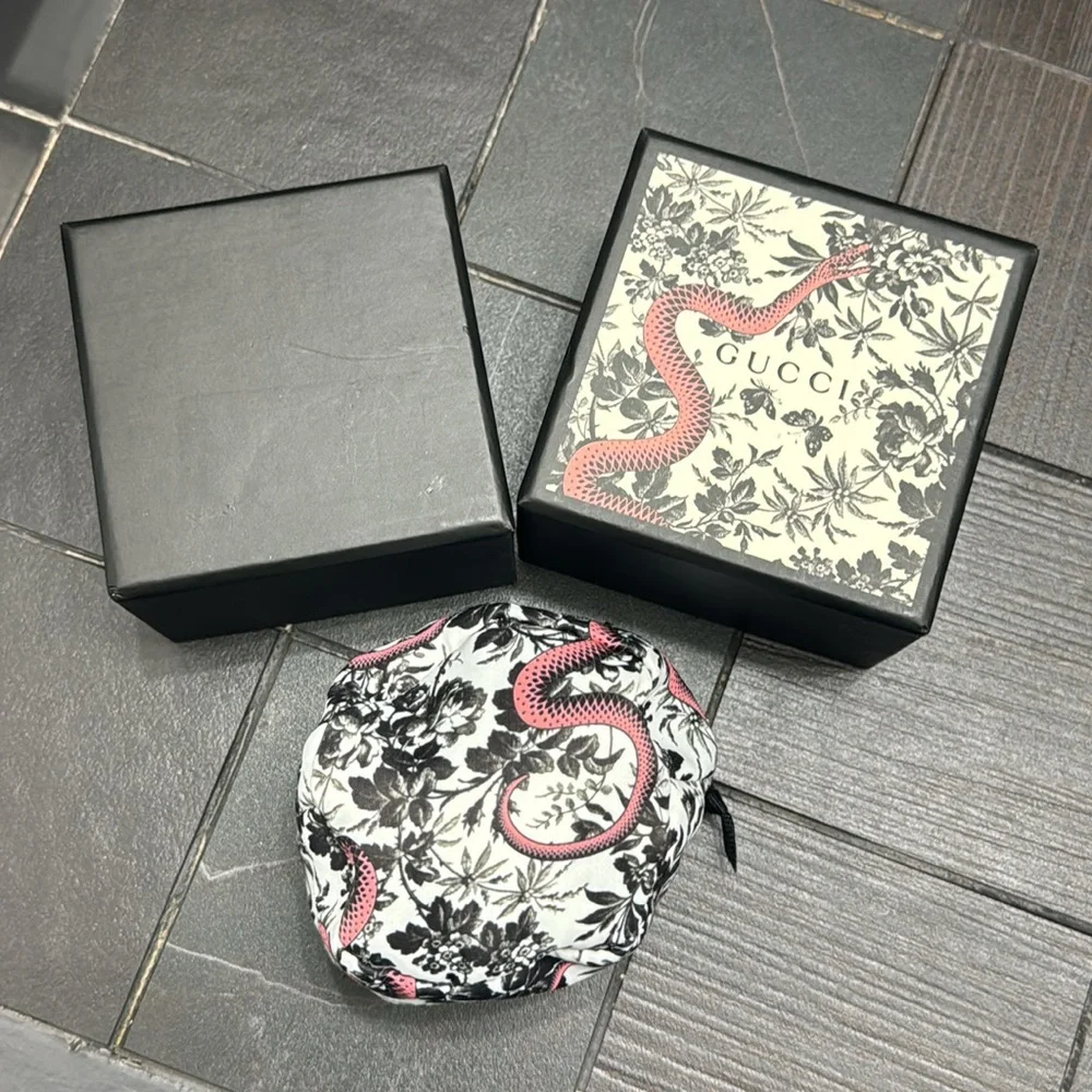 Authentic Gucci luxury designer signature jewelry box with dust bag - Picture 6 of 7